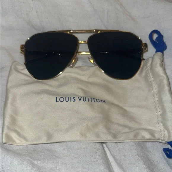 Louis Vuitton Gold Frame Sunglasses - Picture 3 of 8